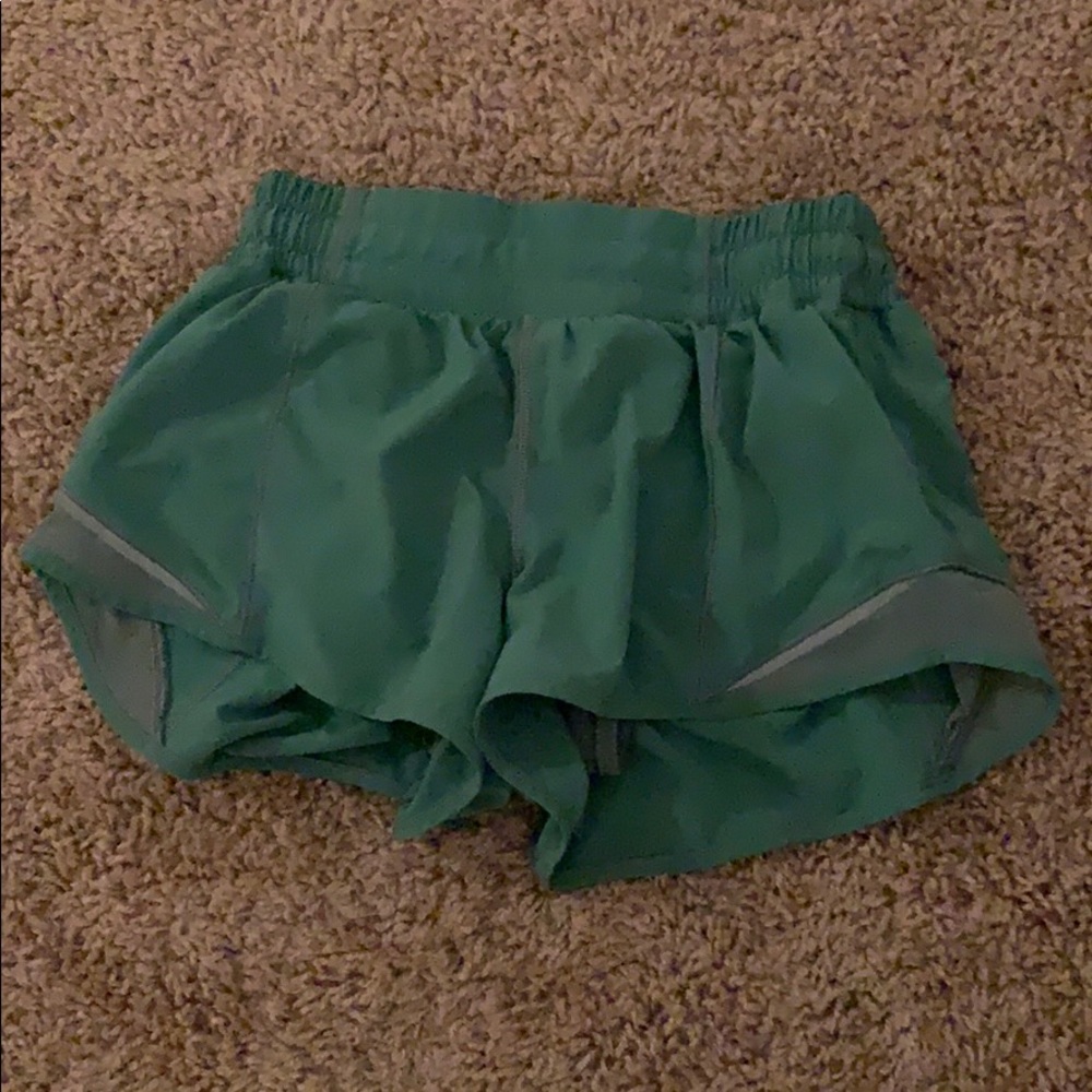 lululemon hotty hot shorts 2.5 forest green